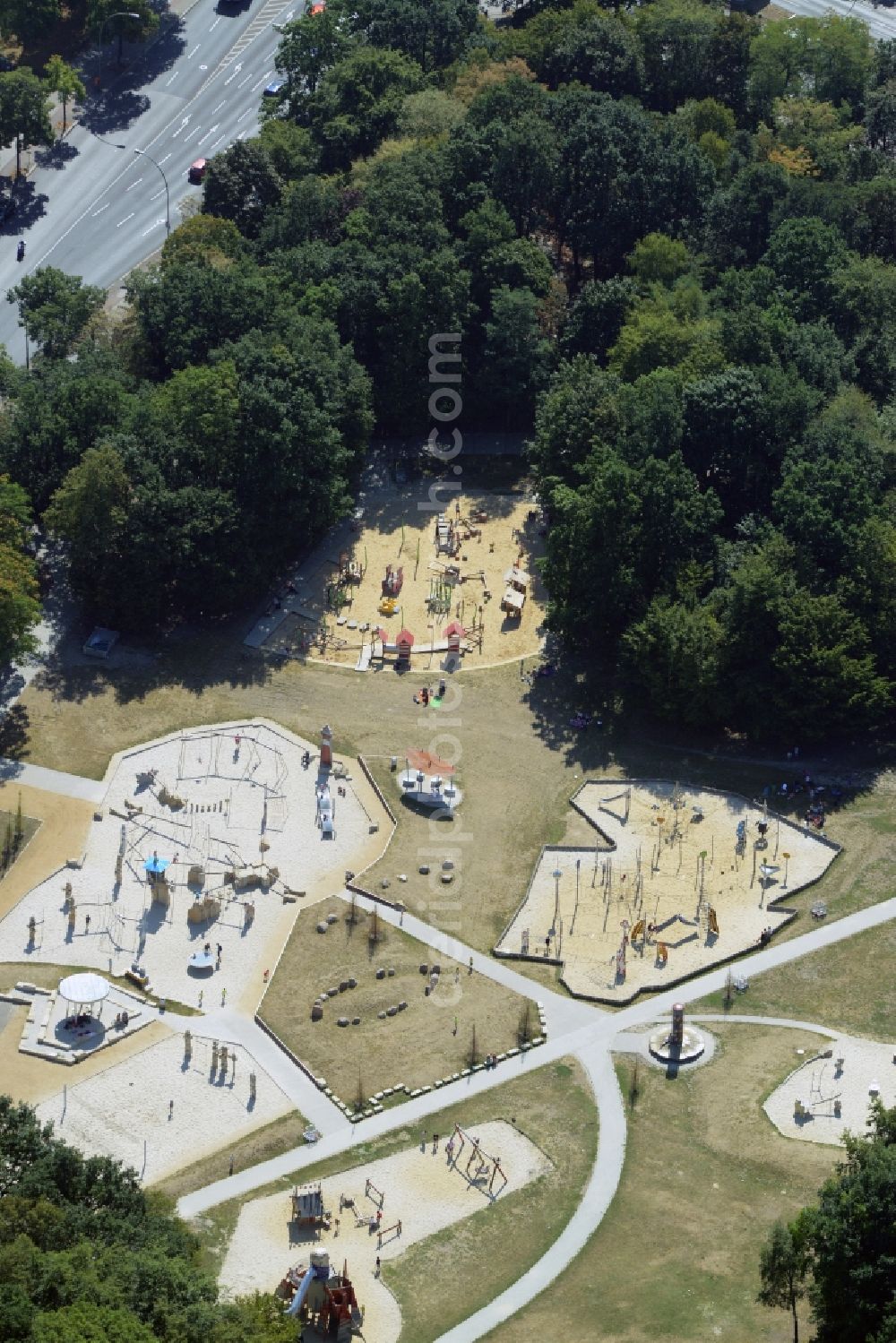 Aerial photograph Berlin - Park am Buschkrug with play ground in the district Britz in Berlin in Germany