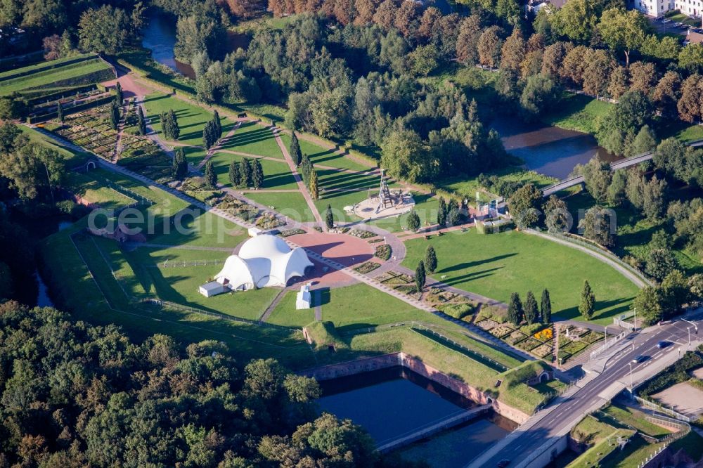 Jülich from the bird's eye view: Park of Pulvermagazin Juelich / Brueckenkopfpark in Juelich in the state North Rhine-Westphalia, Germany