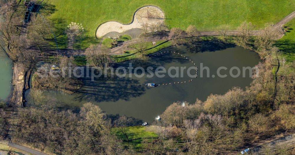 Oberhausen from the bird's eye view: Park of Revierpark Vonderort on street Vonderorter Strasse in Oberhausen at Ruhrgebiet in the state North Rhine-Westphalia, Germany