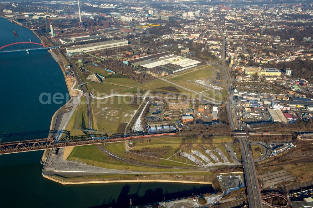 Duisburg from the bird's eye view: Park of Rheinpark in the district Duisburg Mitte in Duisburg in the state North Rhine-Westphalia