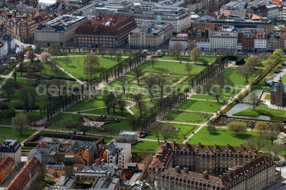 Aerial image Kopenhagen - Park of Rosenborg Schloss Garten in Copenhagen in Region Hovedstaden, Denmark