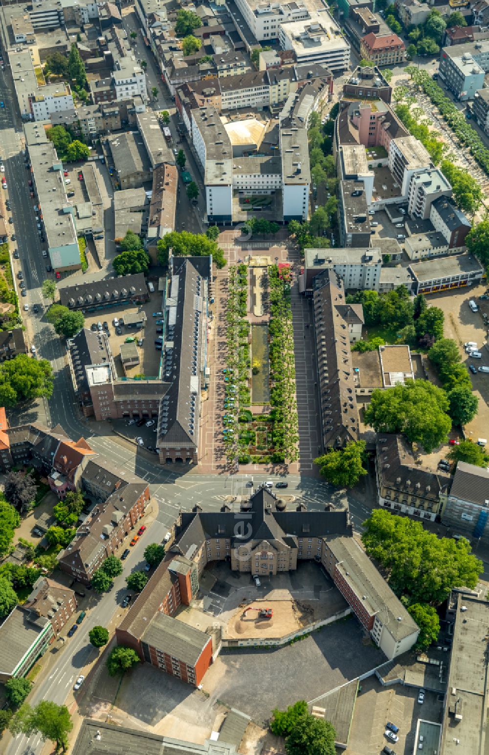 Oberhausen from the bird's eye view: Park Saporoshje-Platz between Goebenstrasse and Paul-Reusch-Strasse in Oberhausen in the Ruhr area in the state of North Rhine-Westphalia, Germany