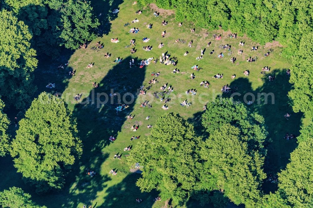 Hamburg from the bird's eye view: Park of Schanzenpark on Schroederstiftstrasse in the district Sternschanze in Hamburg, Germany