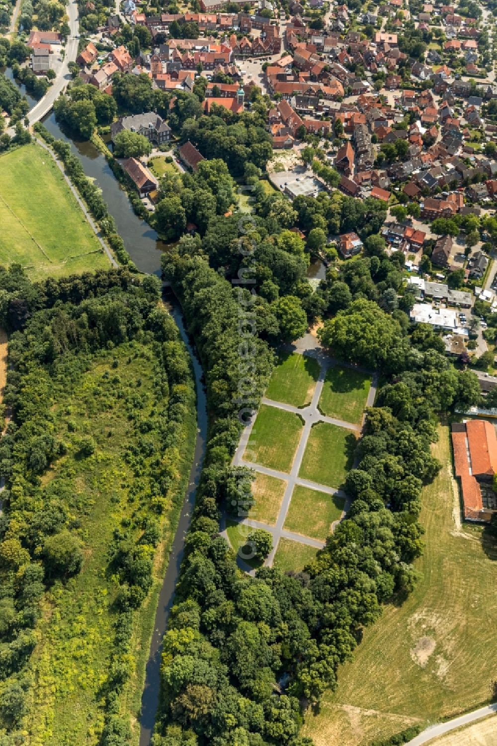 Aerial image Drensteinfurt - Park of Schlossgarten in Drensteinfurt in the state North Rhine-Westphalia, Germany