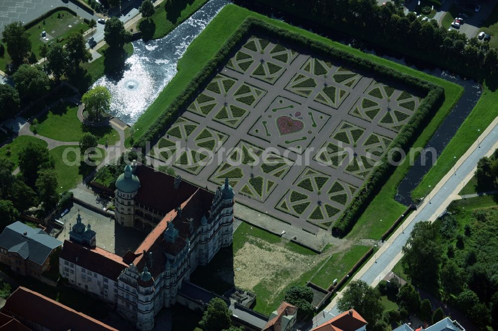 Aerial photograph Güstrow - Park of the Schlossgarten in Guestrow in the state Mecklenburg - Western Pomerania