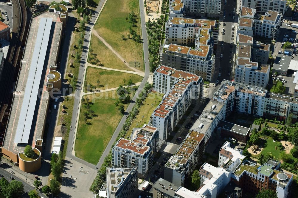 Aerial photograph Berlin - Park of of Schoeneberger Wiese on U-Bahnhof Gleisdreieck in Berlin, Germany