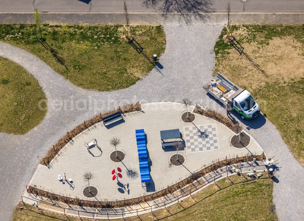 Voerde (Niederrhein) from above - Park and playground with barefoot path Am Tannenbusch in the district friedrichsfeld in Voerde (Lower Rhine) in the Ruhr area in the state of North Rhine-Westphalia, Germany