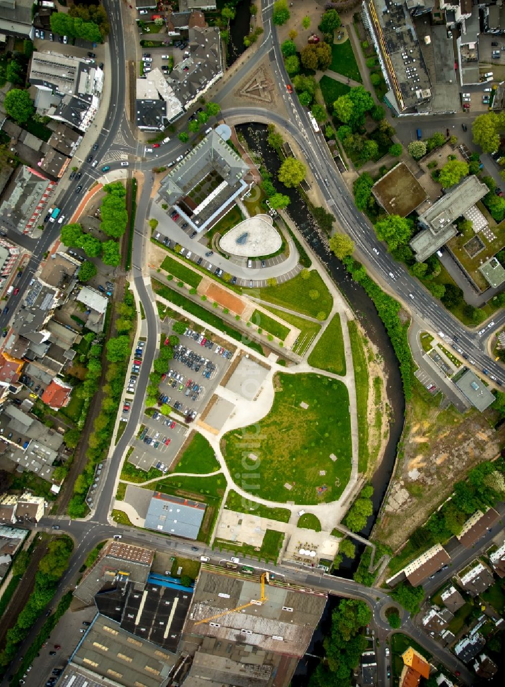 Aerial photograph Gevelsberg - Park with playground with sports field, skatepark and river Ennepe and shore at Jahnstreet in Gevelsberg in the state North Rhine-Westphalia