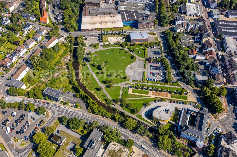 Aerial photograph Gevelsberg - Park with playground with sports field, skatepark and river Ennepe and shore at Jahnstreet in Gevelsberg in the state North Rhine-Westphalia