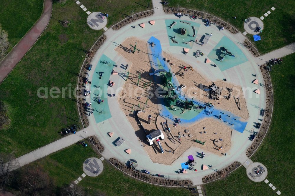 Aerial image Magdeburg - Park with playground with sandy areas Abenteuerspielplatz Stadtpark Rotehorn on Heinrich-Heine-Weg in the district Werder in Magdeburg in the state Saxony-Anhalt, Germany