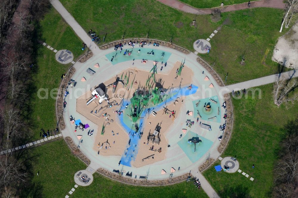 Magdeburg from above - Park with playground with sandy areas Abenteuerspielplatz Stadtpark Rotehorn on Heinrich-Heine-Weg in the district Werder in Magdeburg in the state Saxony-Anhalt, Germany