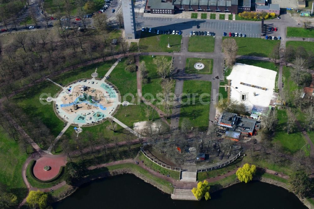 Magdeburg from the bird's eye view: Park with playground with sandy areas Abenteuerspielplatz Stadtpark Rotehorn on Heinrich-Heine-Weg in the district Werder in Magdeburg in the state Saxony-Anhalt, Germany