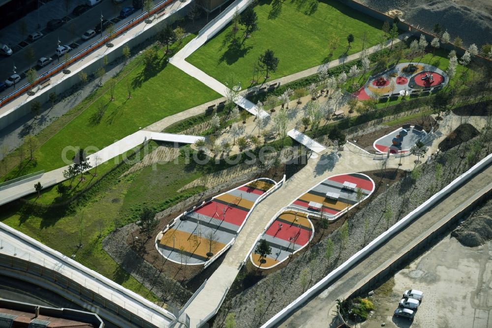 Boulogne-Billancourt from the bird's eye view: Park with playground with sandy areas an der Allee George Askinazi in Boulogne-Billancourt in Ile-de-France, France