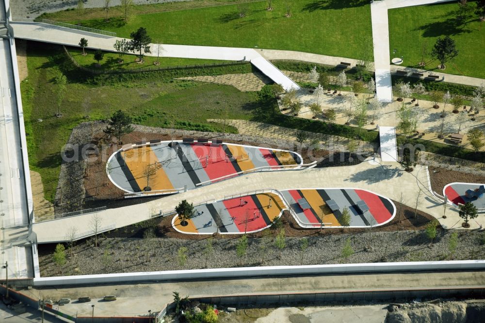 Boulogne-Billancourt from the bird's eye view: Park with playground with sandy areas an der Allee George Askinazi in Boulogne-Billancourt in Ile-de-France, France