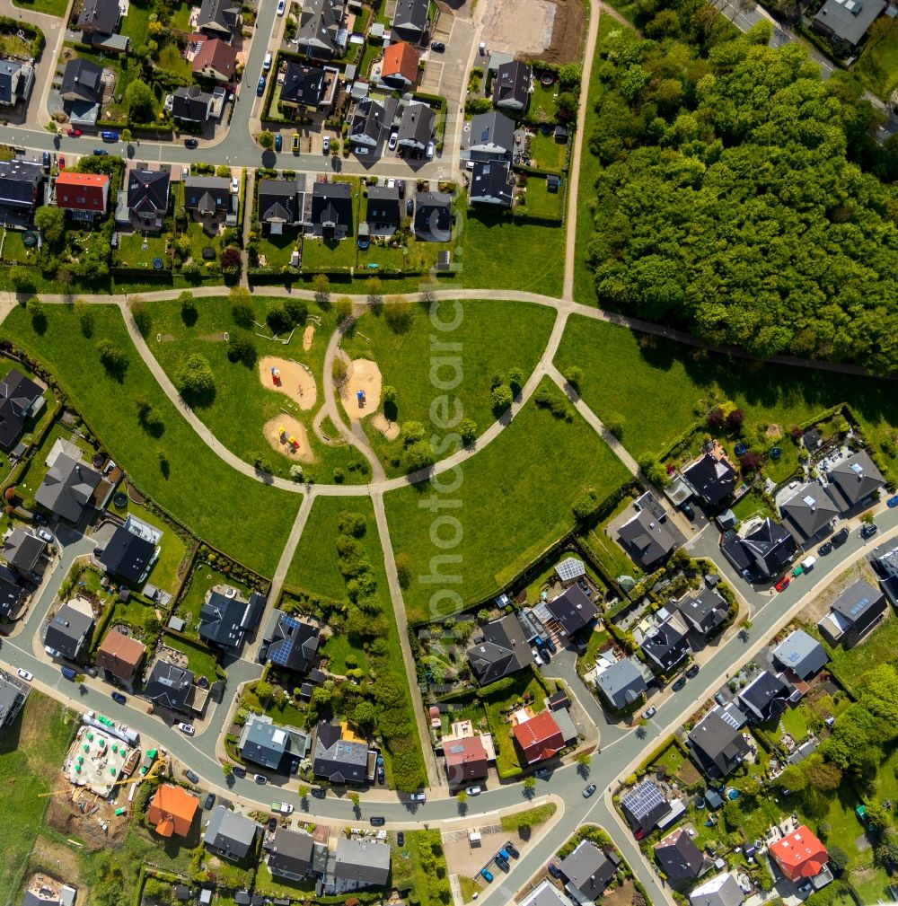 Aerial photograph Breckerfeld - Park with playground with sandy areas Am Eiskeller - Am Heider Kopf in Breckerfeld in the state North Rhine-Westphalia, Germany