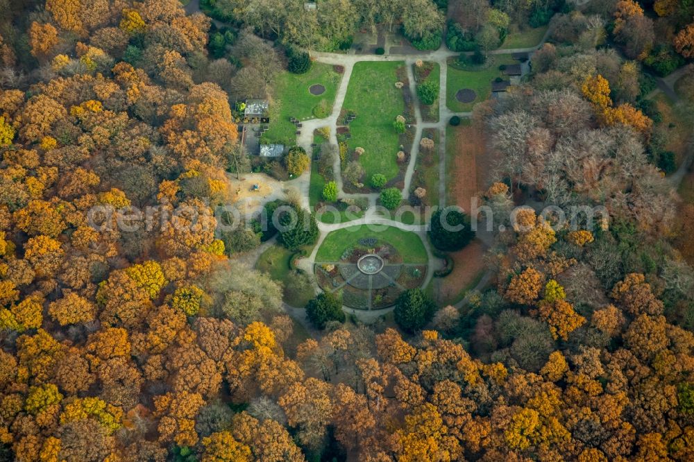 Duisburg from the bird's eye view: Park with playground with sandy areas Juebilaeumshain in the district Hamborn in Duisburg in the state North Rhine-Westphalia