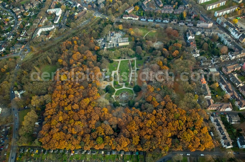 Aerial image Duisburg - Park with playground with sandy areas Juebilaeumshain in the district Hamborn in Duisburg in the state North Rhine-Westphalia