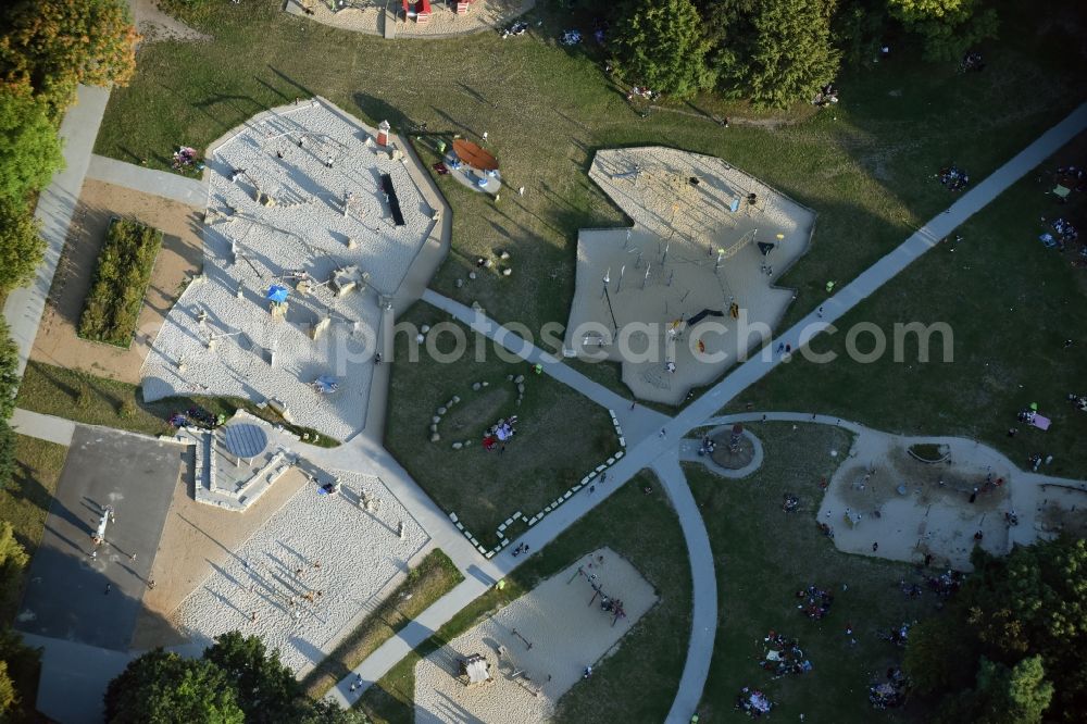 Aerial photograph Berlin - Park with playground with sandy areas in Park am Buschkrug in Berlin