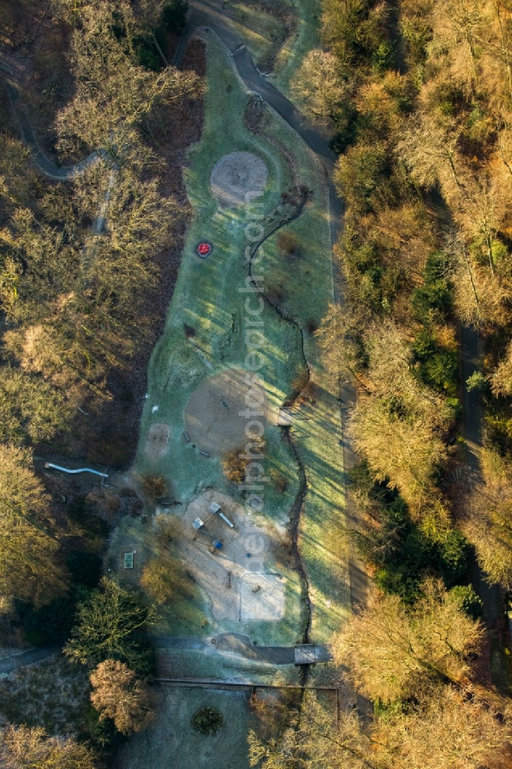 Bochum from above - Park with playground with sandy areas Spelbergs Busch in the district Wattenscheid in Bochum in the state North Rhine-Westphalia