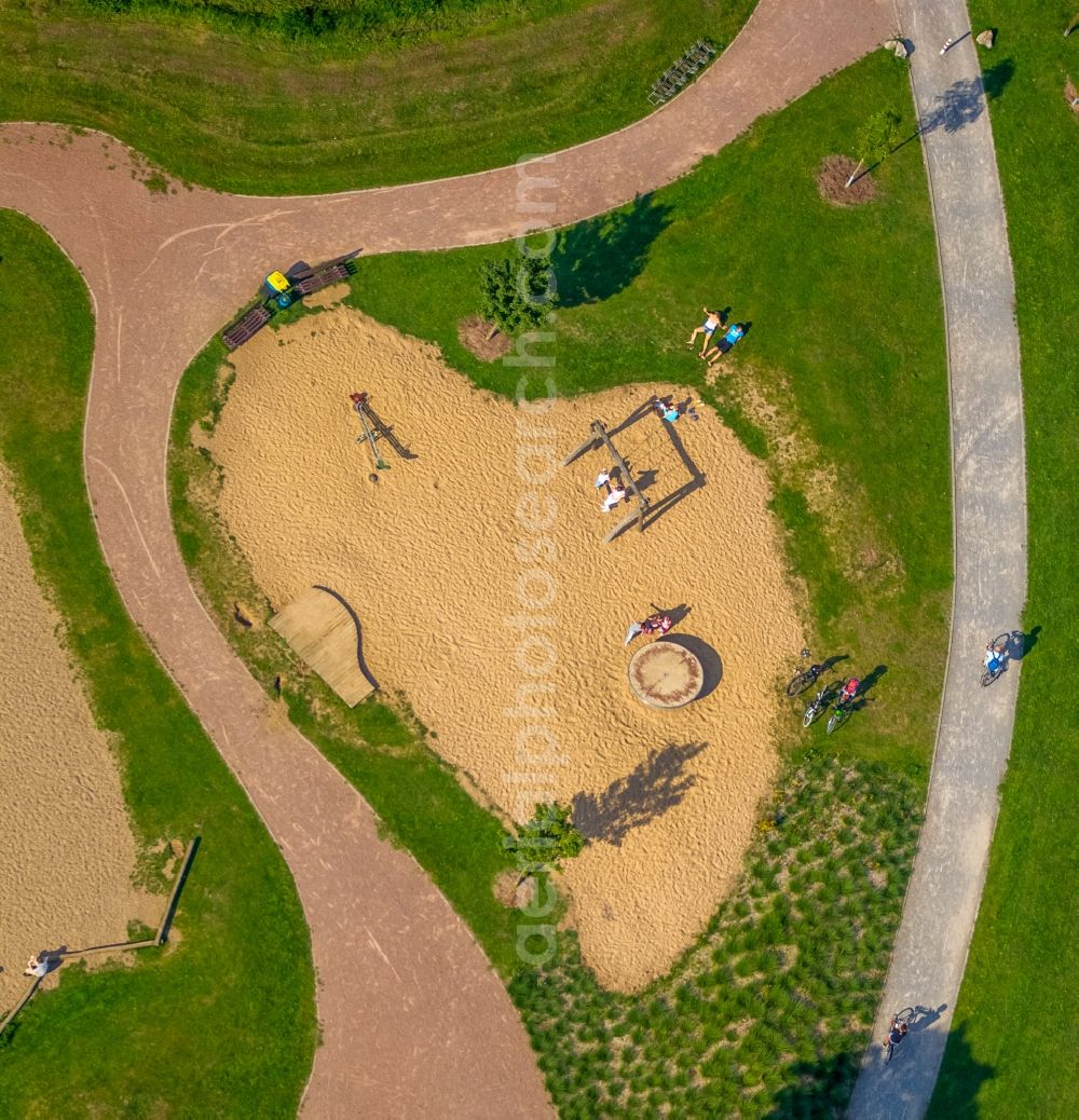 Aerial photograph Düsseldorf - Park of the lake Unterbacher See in Duesseldorf in the state North Rhine-Westphalia