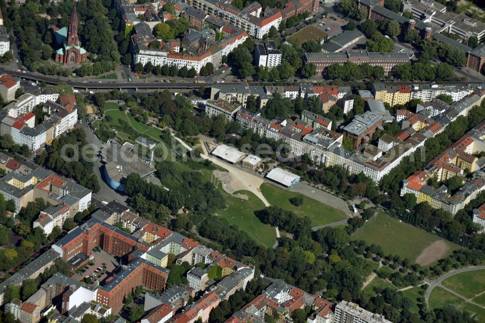 Berlin from the bird's eye view: The Goerlitzer Park on the site of the railway facilities of the old Goerlitzer station in Berlin Kreuzberg