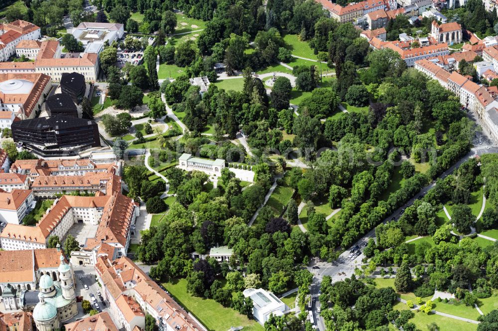 Graz from the bird's eye view: Park of Stadtpark on street Stadtpark in Graz in Steiermark, Austria