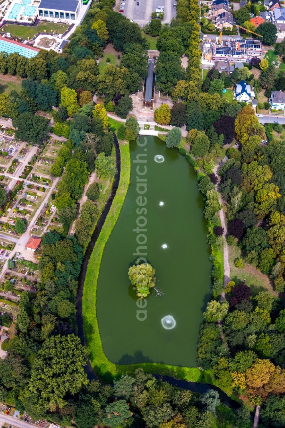 Werne from the bird's eye view: Park of Stadtpark with lake in Werne in the state North Rhine-Westphalia, Germany