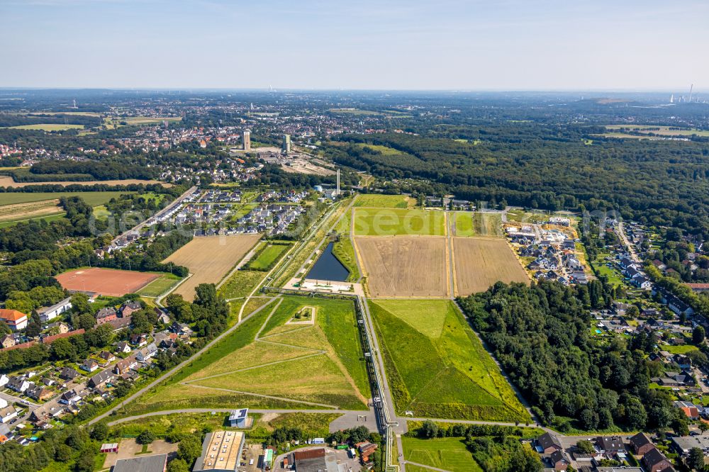 Gelsenkirchen from above - Layout of a park with paths and green areas in the district Hassel in Gelsenkirchen at Ruhrgebiet in the state North Rhine-Westphalia, Germany