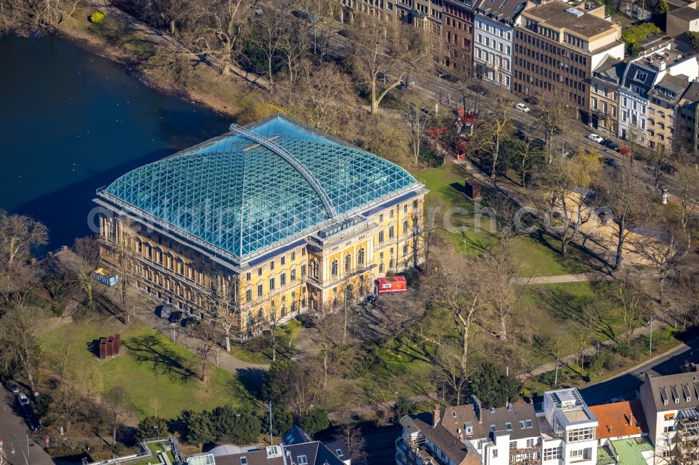 Düsseldorf from the bird's eye view: Park of Staendehauspark with of Kunstsammlung Nordrhein-Westfalen in Duesseldorf in the state North Rhine-Westphalia, Germany