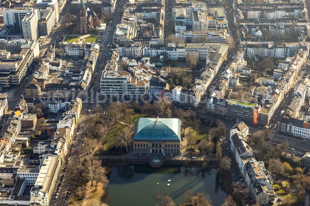 Düsseldorf from the bird's eye view: Park of Staendehauspark with of Kunstsammlung Nordrhein-Westfalen in Duesseldorf in the state North Rhine-Westphalia, Germany