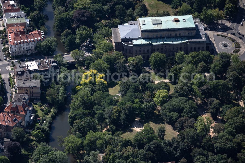 Braunschweig from above - Park of Theaterpark at the building of the concert hall and theater playhouse Staatstheater Braunschweig in Brunswick in the state Lower Saxony, Germany