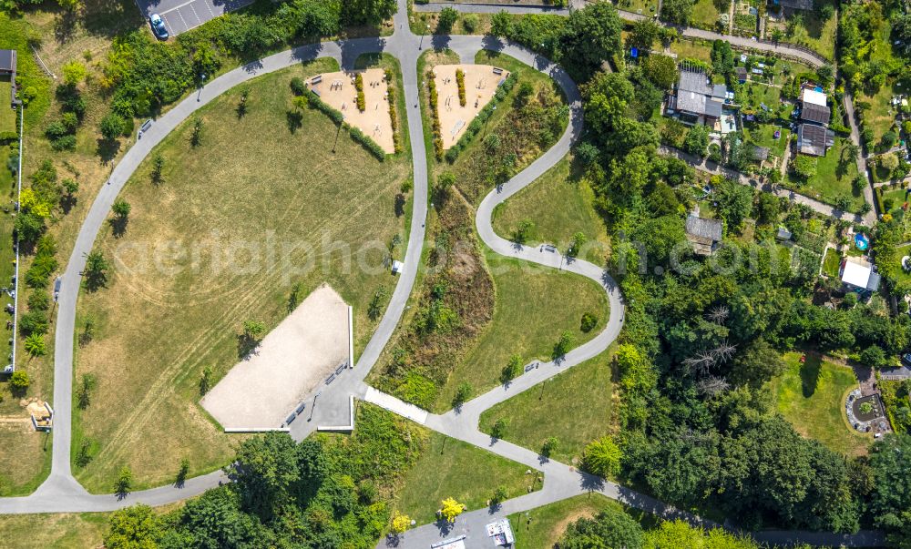 Heiligenhaus from the bird's eye view: park of Thormaelenpark in Heiligenhaus at Ruhrgebiet in the state North Rhine-Westphalia, Germany