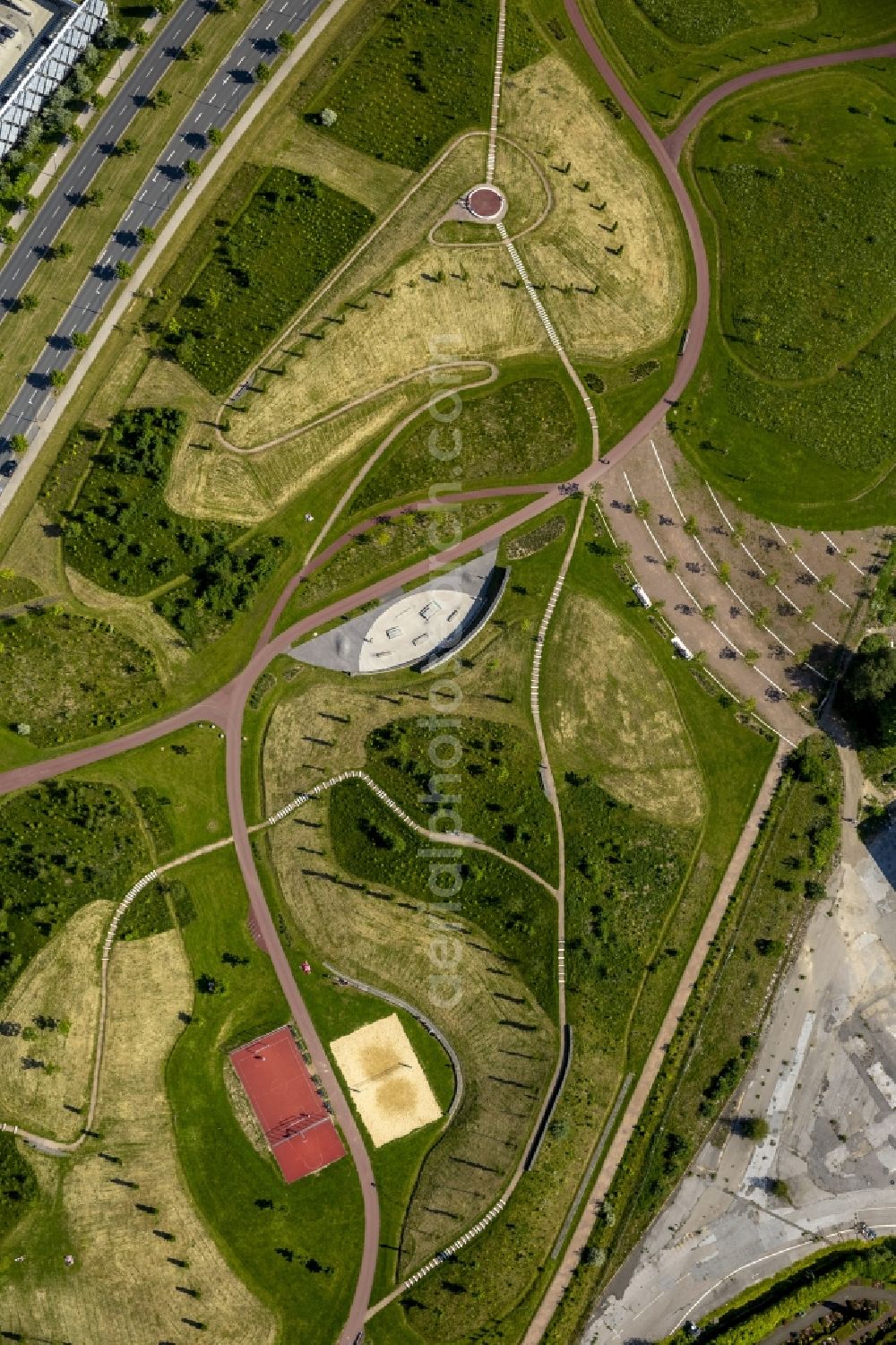 Aerial image Essen - Park at ThyssenKrupp belt at headquarters of ThyssenKrupp AG in Essen in North Rhine-Westphalia