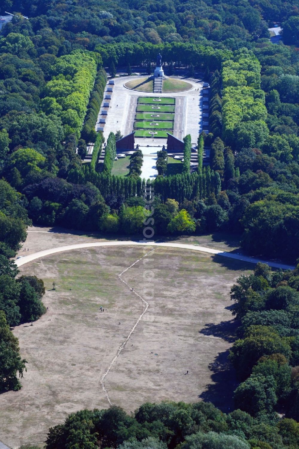 Aerial image Berlin - Park of Treptower Park in Alt-Treptow in the district Treptow in Berlin, Germany