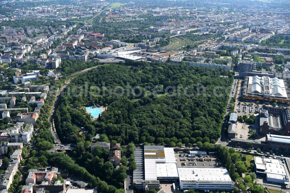 Aerial photograph Berlin - Park of Volkspark Humboldthain on Brunnenstrasse in Berlin, Germany