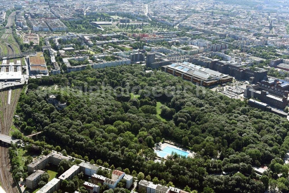 Berlin from the bird's eye view: Park of Volkspark Humboldthain on Brunnenstrasse in Berlin, Germany