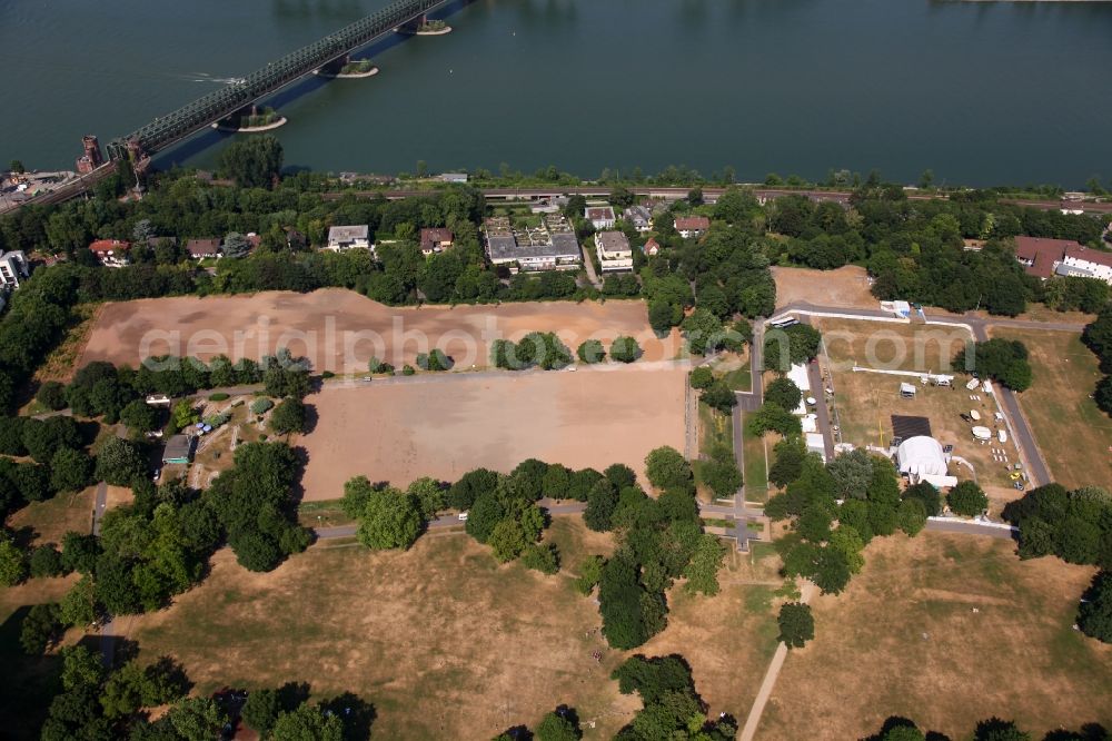 Mainz from above - Park of the public park on the banks of the Rhine in Mainz in Rhineland-Palatinate