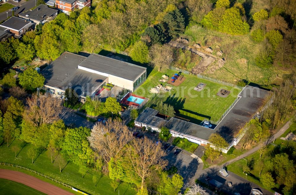 Aerial image Hamm - Park and wooded area with open air pools in the Heessen part of Hamm in the state of North Rhine-Westphalia