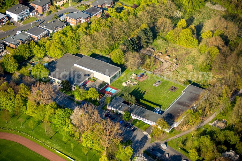 Aerial photograph Hamm - Park and wooded area with open air pools in the Heessen part of Hamm in the state of North Rhine-Westphalia