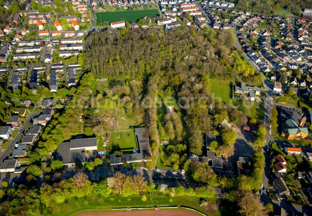 Aerial photograph Hamm - Park and wooded area with open air pools in the Heessen part of Hamm in the state of North Rhine-Westphalia