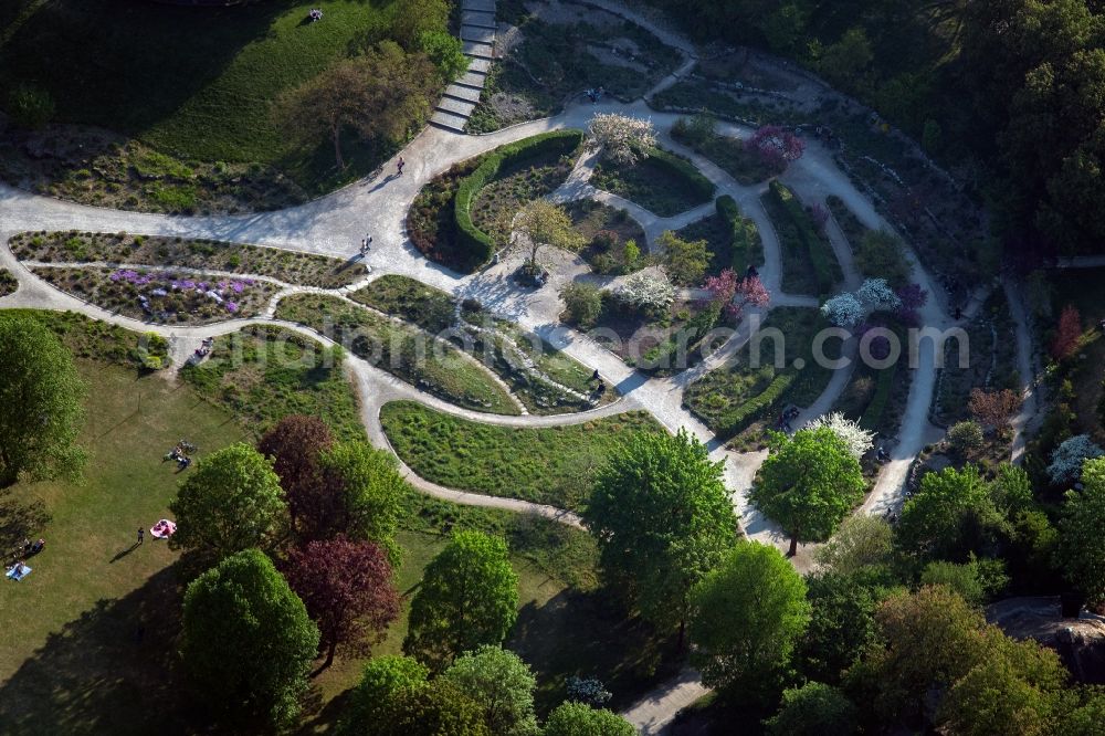 München from the bird's eye view: Park Westpark - created paths between bushes and green spaces - in the district Sendling-Westpark in Munich in the state Bavaria, Germany