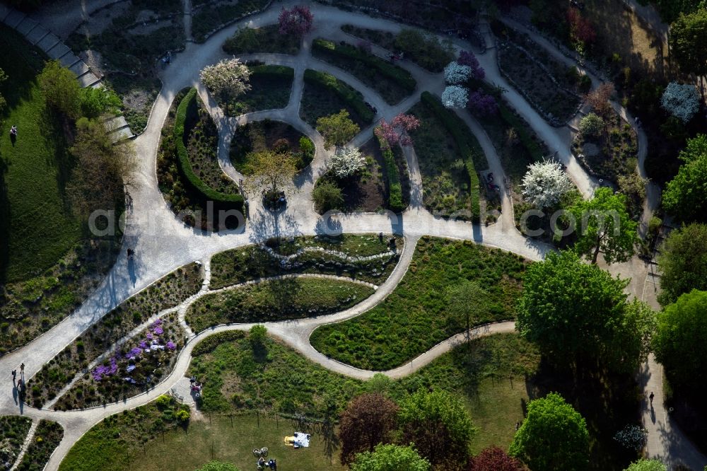 Aerial image München - Park Westpark - created paths between bushes and green spaces - in the district Sendling-Westpark in Munich in the state Bavaria, Germany