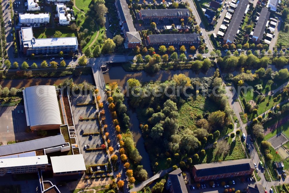 Hamburg from the bird's eye view: Park of in the residential area Konrad-Veix-Stieg - Walter-Rothenburg-Weg in the district Neu Allermoehe in Hamburg, Germany