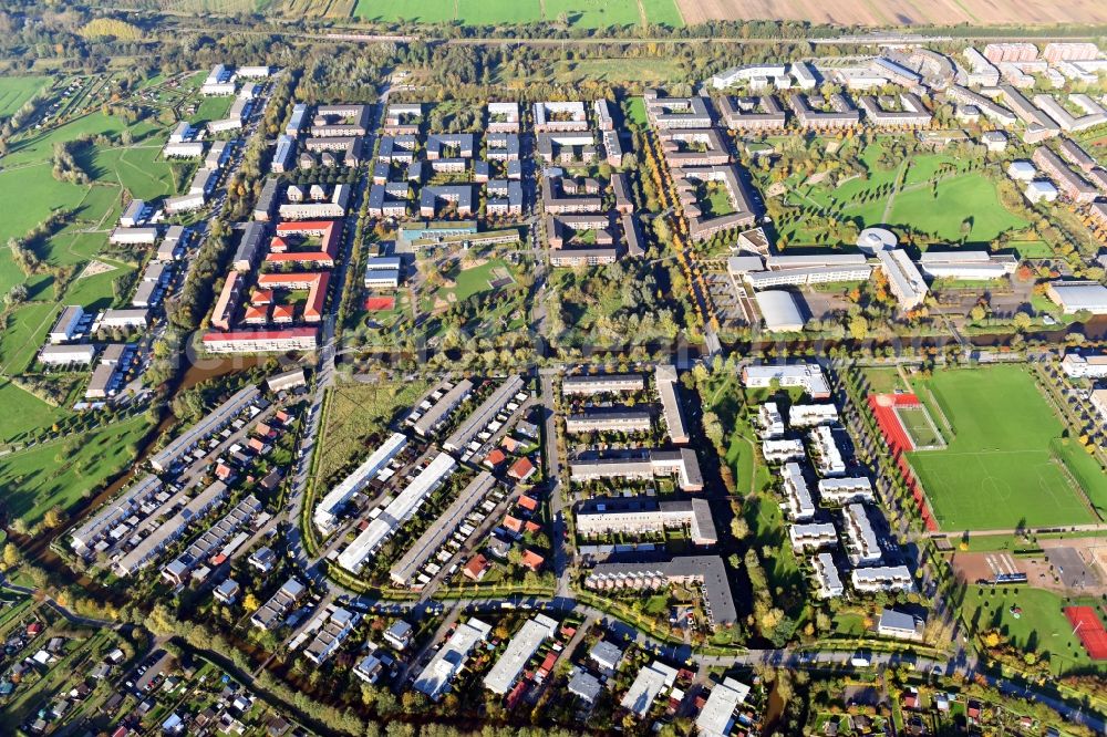 Hamburg from the bird's eye view: Park of in the residential area Konrad-Veix-Stieg - Walter-Rothenburg-Weg in the district Neu Allermoehe in Hamburg, Germany