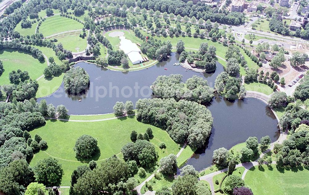 Bonn from the bird's eye view: Parkanlagen in der Bonner Innenstadt. Datum: 26.05.03