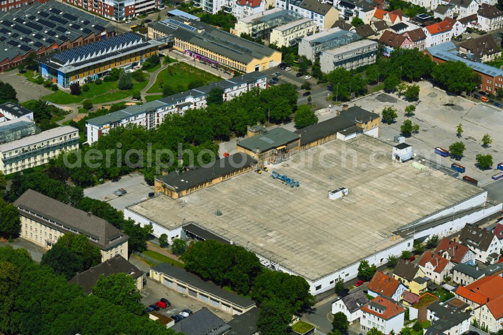 Aerial photograph Bielefeld - Parking deck on the building of Shopping center on street Teutoburger Strasse - Spinnereistrasse in Bielefeld in the state North Rhine-Westphalia, Germany