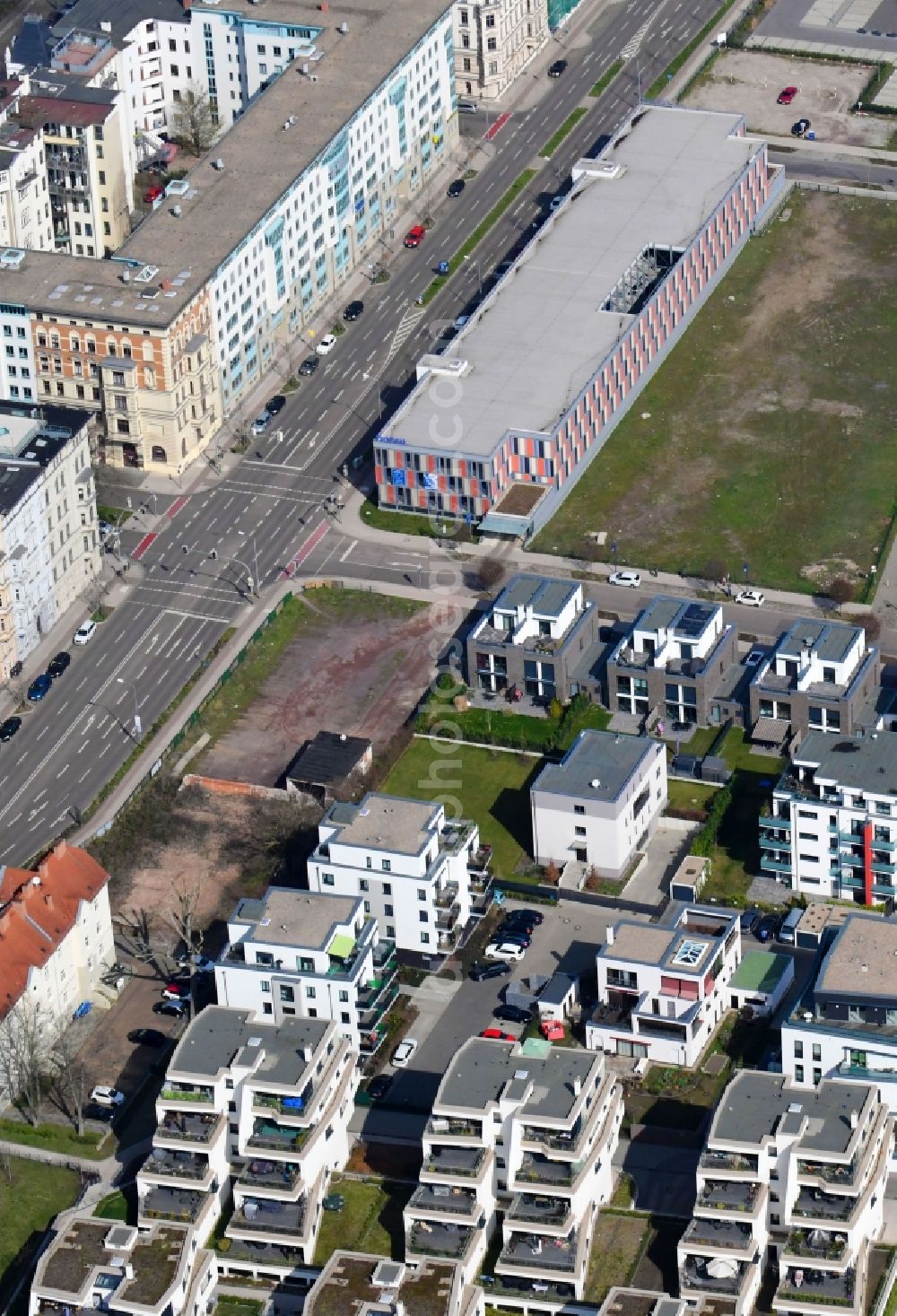 Aerial photograph Magdeburg - Parking deck on the building of the car park Am Elbbahnhof in Magdeburg in the state Saxony-Anhalt, Germany