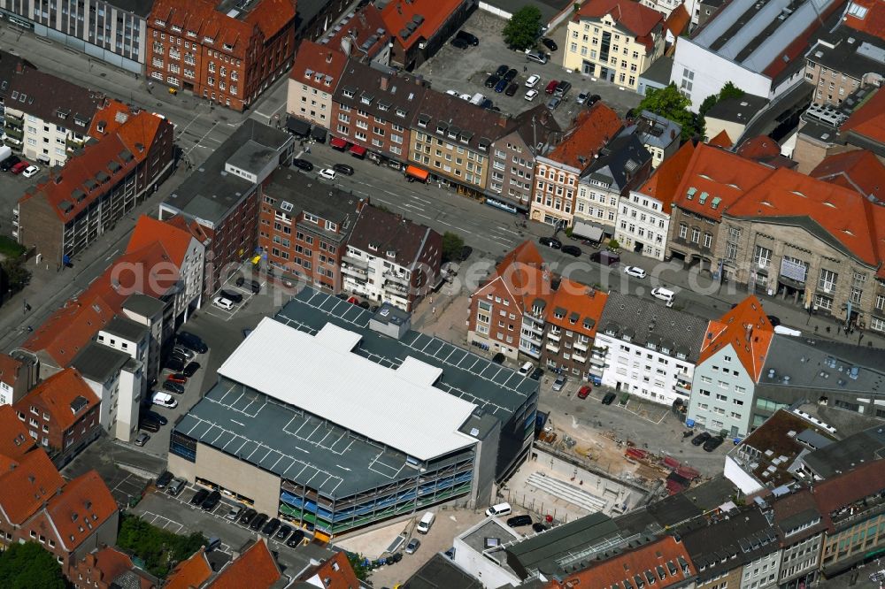 Aerial image Lübeck - Parking deck on the building of the car park Fuenfhausen - Beckergrube - Mengstrasse in the district Innenstadt in Luebeck in the state Schleswig-Holstein, Germany