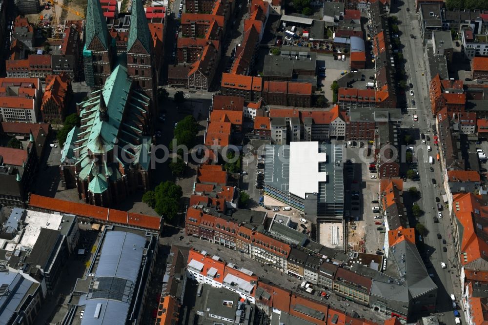 Lübeck from above - Parking deck on the building of the car park Fuenfhausen - Beckergrube - Mengstrasse in the district Innenstadt in Luebeck in the state Schleswig-Holstein, Germany