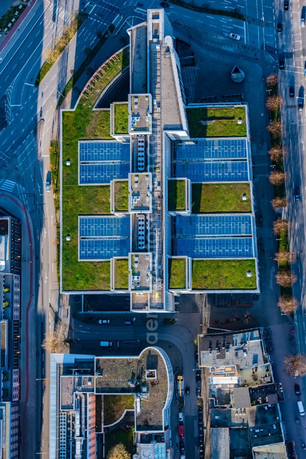 Aerial image Hamburg - Parking deck on the building of the car park Millerntorplatz in the district Sankt Pauli in Hamburg, Germany